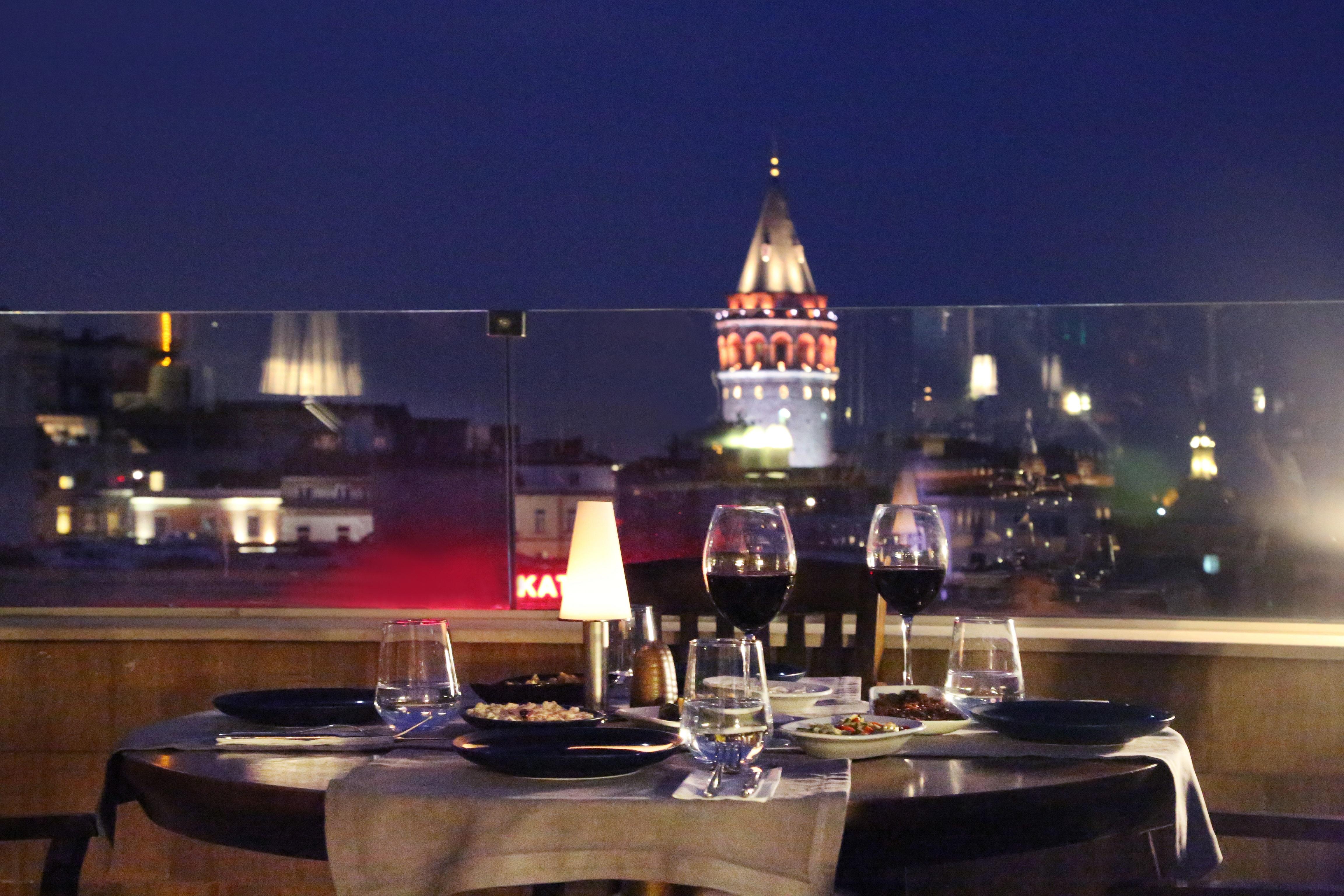 Daru Sultan Hotels Galata Isztambul Kültér fotó The view from the hotel