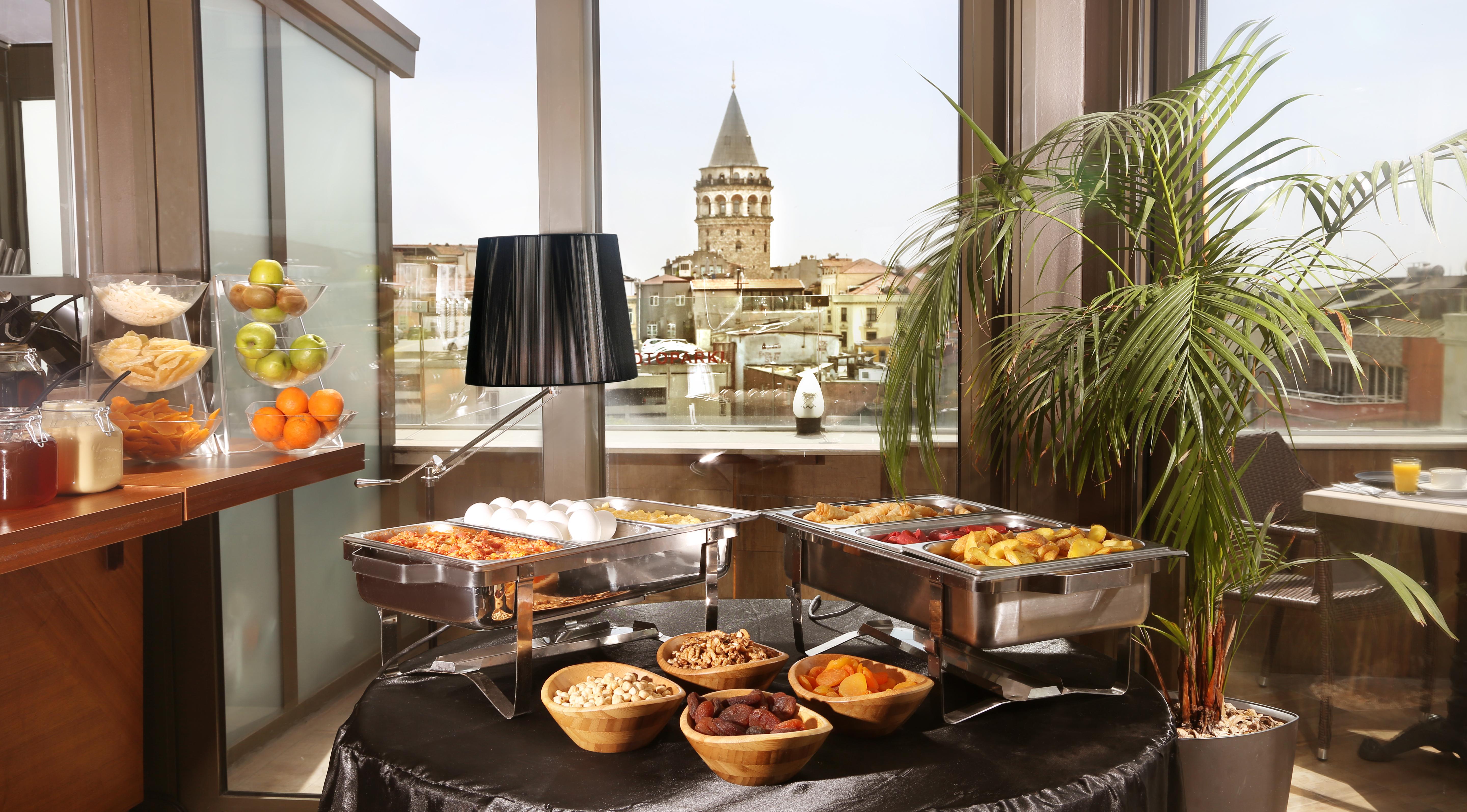 Daru Sultan Hotels Galata Isztambul Kültér fotó A buffet at a hotel