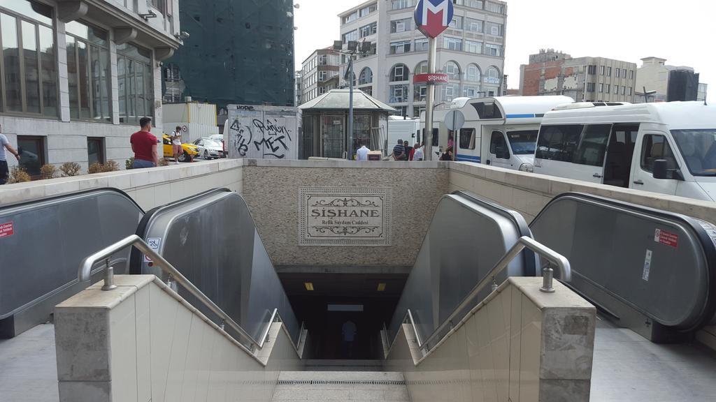 Daru Sultan Hotels Galata Isztambul Kültér fotó Entrance of the station